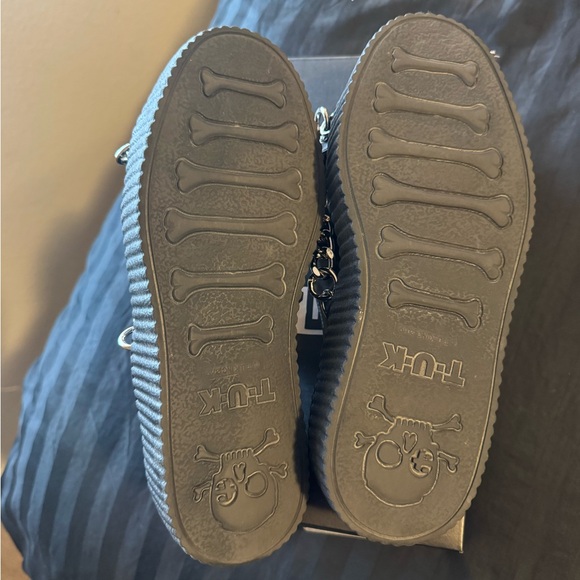 T.U.K Black Sandals with Silver Chain - Picture 4 of 4